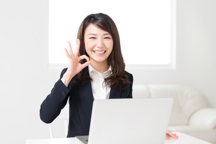 一括査定を申し込む女性